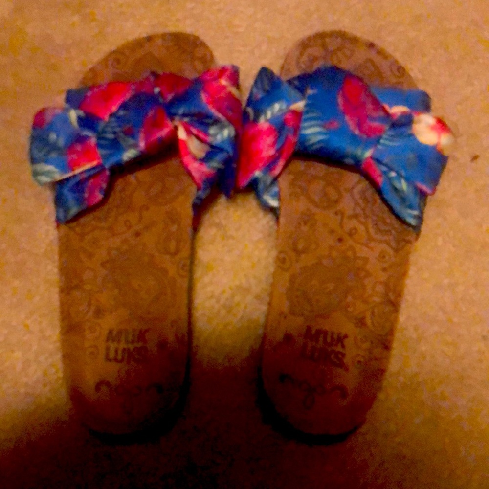 Muk luks slip on sandals